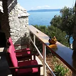 Secluded Fisherman's Cove Spiljice, Brac - 17031 * Selca (Brac)