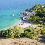 Secluded Fisherman's Cove Spiljice, Brac - 17031 *