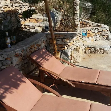 Secluded Fisherman's Cove Spiljice, Brac - 17031 Feriehus Selca (Brac)