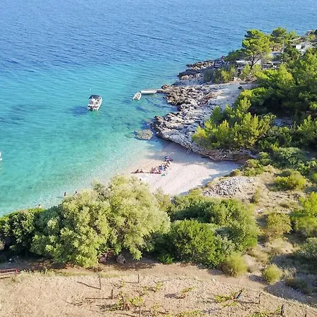 Secluded Fisherman's Cove Spiljice, Brac - 17031 *